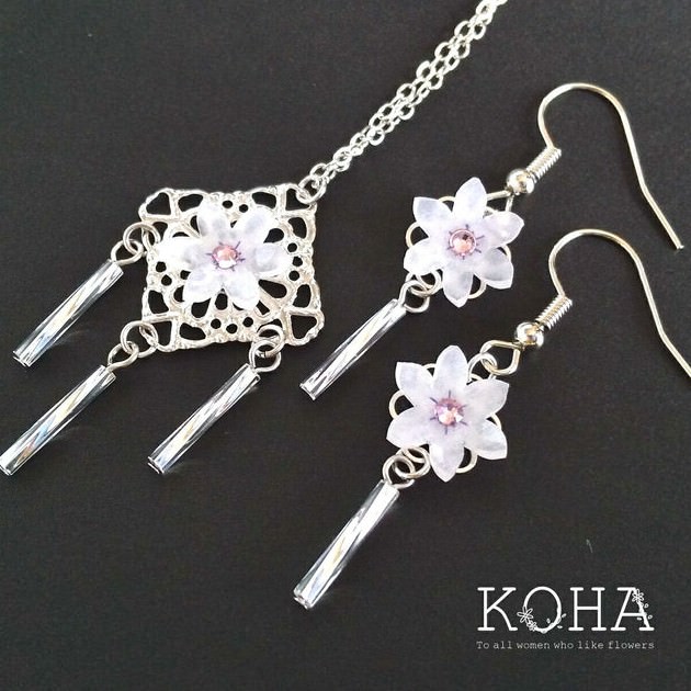 ショコハジロ クレマチスの花のアクセサリーセット(ネックレス・ピアス)